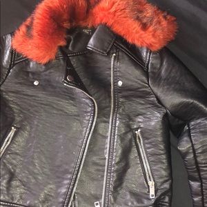 Heavy fashionable leather jacket w/ removable fur